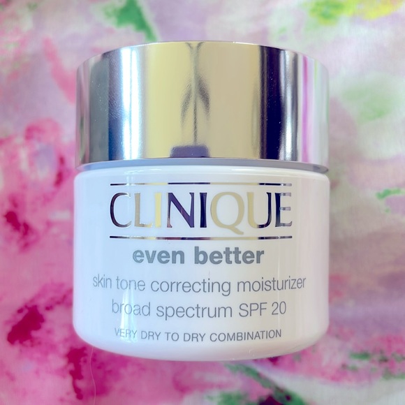 Brand New Clinique Even Better Skin Tone Correcting Moisturizer SPF 20 1.7 oz. - Picture 3 of 7